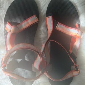 Teva sandals size 11 (42)